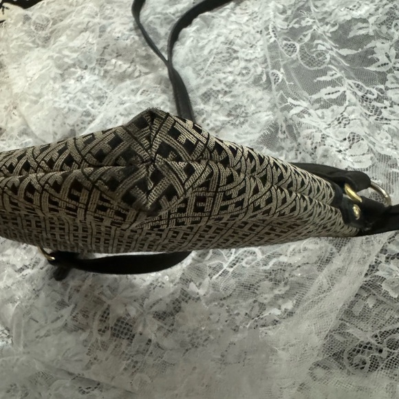 Tommy Hilfiger Canvas Crossbody Purse Bag Gold Logo Faux Leather Trim EUC Cute - Picture 7 of 15